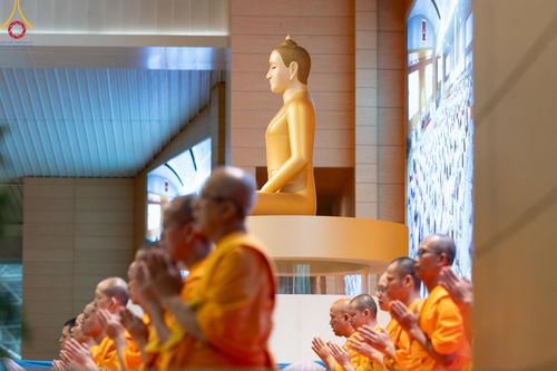 ภาพ No.139234:พิธีตักบาตร , พิธีบูชาข้าวพระ ณ ห้องแก้วสารพัด 1 สภาธรรมกายสากล วัดพระธรรมกาย วันอาทิตย์ต้นเดือนที่ 2 มิถุนายน พ.ศ. 2567