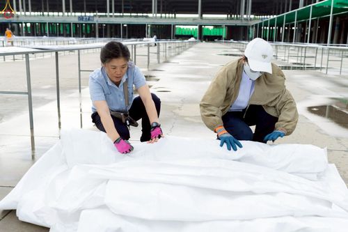 ภาพ No.225225:วันที่ 20 - 27 เมษายน พ.ศ. 2568 "ภาพแห่งความปลื้มที่ไม่มีวันจบ" คณะสงฆ์สามเณร เจ้าหน้าที่ และสาธุชน ร่วมแรงร่วมใจกันเตรียมงานและเก็บงาน เพื่อวันคุ้มครองโลก พิธีถวายมหาสังฆทานคณะสงฆ์ 40,000 กว่าวัดทั่วประเทศ