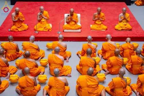 ภาพ No.244952:วันเสาร์ที่ 6 กันยายน พ.ศ. 2568 พิธีถวายบาตร บรรพชา อุปสมบทของนาคธรรมทายาท โครงการอุปสมบทหมู่บูชาธรรมครบรอบ 108 ปี  วันครูผู้ค้นพบวิชชาธรรมกาย ณ โบสถ์พระไตรปิฎก วัดพระธรรมกาย