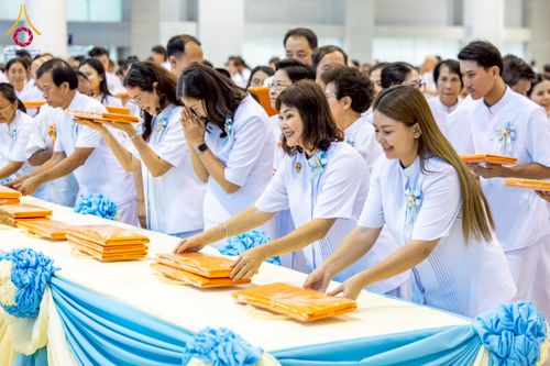 ภาพ No.215558:วันอาทิตย์ต้นเดือนที่ 6 เมษายน พ.ศ. 2568 ขบวนอัญเชิญผ้าป่าสมทบ มหาสังฆทาน 40,000 กว่าวัดทั่วประเทศ ณ สภาธรรมกายสากล วัดพระธรรมกาย