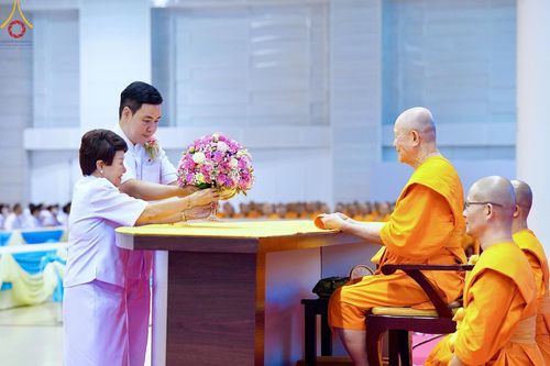 ภาพ No.167871:พิธีทอดกฐิน และ พิธีกรานกฐิน ในวันอาทิตย์ที่ 3 พฤศจิกายน พ.ศ. 2567 ณ วัดพระธรรมกาย จ.ปทุมธานี