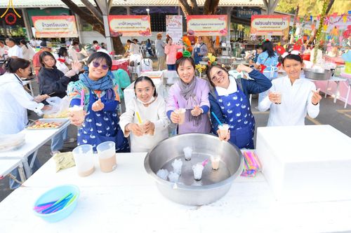 ภาพ No.194034:วัดพระธรรมกาย จัดงานวันเด็กแห่งชาติ ประจำปี พ.ศ.2568 ออกร้านอาหาร 200 ร้าน มอบของขวัญหลายหมื่นชิ้น วันที่ 12 มกราคม พ.ศ. 2568 วัดพระธรรมกาย อ.คลองหลวง จ.ปทุมธานี