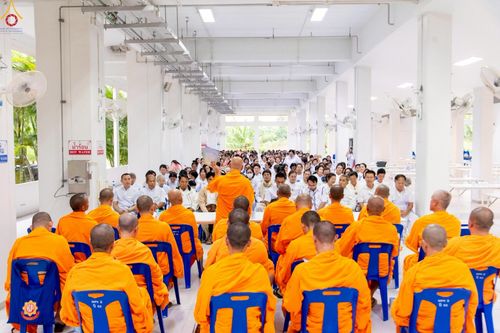 ภาพ No.242409:วันที่ ๒๙ - ๓๑ สิงหาคม พ.ศ. ๒๕๖๘ สัมมนารวมใจผู้นำบุญ บูชาธรรม ๘๑ ปี  หลวงพ่อธัมมชโย รุ่นที่ ๒ กฐินสามัคคีทั่วไทย ๓๐,๐๐๐ วัด โครงการอุปสมบทบูชาธรรมมหาปูชนียาจารย์  ๓,๐๐๐ รูป