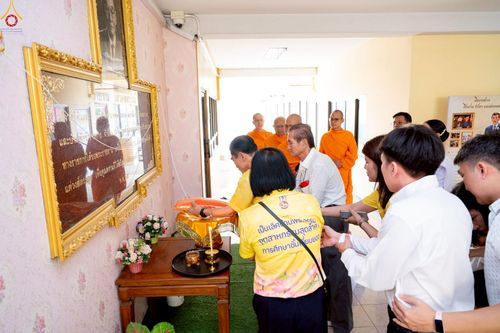 ภาพ No.242055:วันอาทิตย์ที่ 31 สิงหาคม พ.ศ. 2568 พิธีทำบุญแด่คณะสงฆ์ 122 รูป ฉลอง 121 ปี อำเภอคลองหลวง จ.ปทุมธานี เพื่อนำส่งช่วยเหลือคณะสงฆ์ 323 วัด 4 จังหวัดชายแดนภาคใต้ และช่วยเหลือประชาชนจากเหตุปะทะ แนวชายแดนไทย-กัมพูชา ณ บริเวณหน้าที่ว่าการอำเภอคลองหลวง 