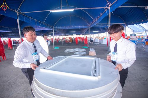 ภาพ No.59808:V.39 ทุ่มสุดใจ ธรรมชัย 80 ปี การเตรียมงาน การปฏิบัติงาน ของเจ้าหน้าที่หน่วยงานต่างๆ เพื่อพิธีฉลองอายุวัฒนมงคล 80 ปี หลวงพ่อธัมมชโย และรับถวายมหาสังฆทาน 10,000 กว่าวัดทั่วประเทศ ในวันคุ้มครองโลก จันทร์ที่ 22 เมษายน พ.ศ. 2567