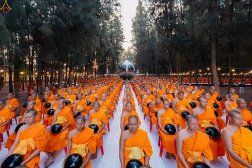 ภาพ No.289182:วันที่ 7 มกราคม พ.ศ. 2569 พิธีตักบาตรพระธรรมยาตรา ณ อนุสรณ์สถานลำดับที่ 1 สถานที่เกิดด้วยรูปกายเนื้อ อนุสรณ์สถานมหาวิหารพระมงคลเทพมุนี (โลตัสแลนด์) อ.สองพี่น้อง จ.สุพรรณบุรี ในโครงการธรรมยาตรา กตัญญูบูชา มหาปูชนียาจารย์ พระมงคลเทพมุนี(สด จนฺทสโร) พระผู้ป