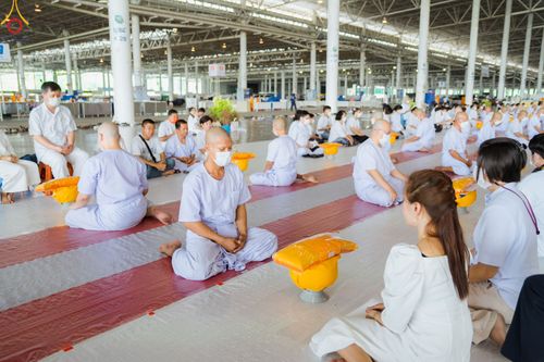 ภาพ No.79336:พิธีขอขมา มอบบาตรและผ้าไตร ในโครงการบรรพชาสามเณรฟื้นฟูพระพุทธศาสนาทั่วไทย โครงการอบรมยุวธรรมทายาท มัชฌิมธรรมทายาท และธรรมทายาทรุ่นอุดมศึกษา ณ สภาธรรมกายสากล วัดพระธรรมกาย วันเสาร์ที่ 1 เมษายน พ.ศ. 2566