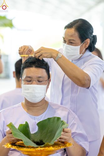 ภาพ No.83563:พิธีตัดปอยผมและปลงผม ในโครงการบรรพชาอุปสมบทหมู่ ธรรมทายาทรุ่นเข้าพรรษา ณ วัดพระธรรมกาย วันอาทิตย์ที่ 16 กรกฎาคม พ.ศ.2566