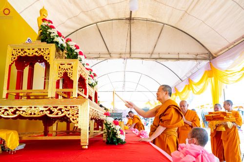 ภาพ No.79503:พิธีเททองหล่อพระประธาน ประจำอุโบสถวัดสายสุวพรรณ ณ มณฑลพิธีฯ ธรรมอุทยาน สัตตมหาสถาน หน้าอุโบสถวัดสายสุวพรรณ ต.คลองสี่ อ.คลองหลวง จ.ปทุมธานี วันเสาร์ที่ 1 เมษายน พ.ศ. 2566