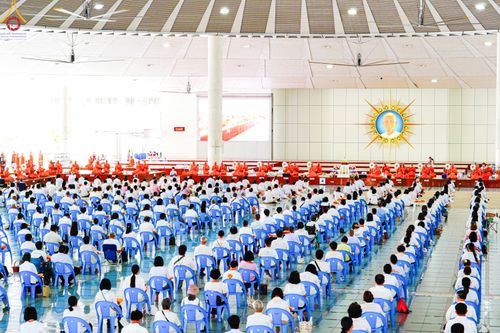 ภาพ No.84018:พิธีบุพเปตพลี ครั้งที่ 137 ร่วมอุทิศบุญกุศลแด่หมู่ญาติที่ล่วงลับไปแล้ว และสืบทอดอายุพระพุทธศาสนา ในวันจันทร์ที่ 17 กรกฎาคม พ.ศ. 2566 ณ หอฉันคุณยายอาจารย์ฯ วัดพระธรรมกาย