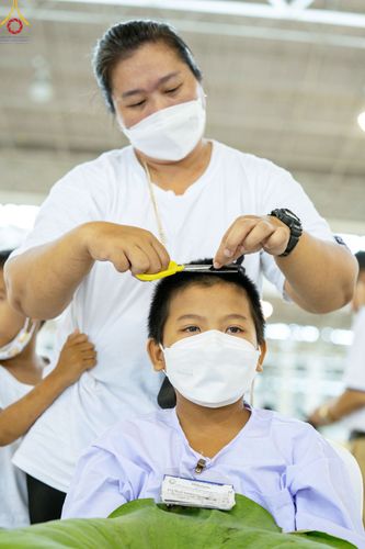 ภาพ No.78723:พิธีปลงผมนาคธรรมทายาท โครงการอบรมยุวธรรมทายาท มัชฌิมธรรมทายาท และธรรมทายาทรุ่นอุดมศึกษา ณ สภาธรรมกายสากล วัดพระธรรมกาย วันเสาร์ที่ 1 เมษายน พ.ศ. 2566