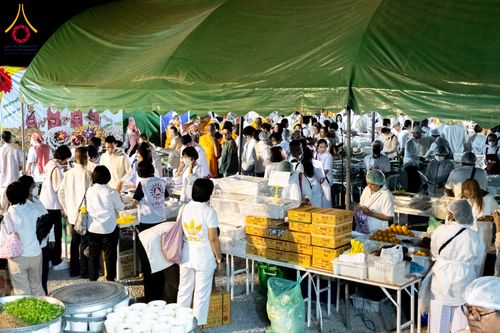 ภาพ No.301723:วันที่ 24 มกราคม พ.ศ. 2569 พิธีถวายภัตตาหารเป็นสังฆทาน แด่พระธรรมยาตรา ณ อนุสรณ์สถานบางปลา วัดบางปลา อำเภอบางเลน จังหวัดนครปฐม ในโครงการธรรมยาตรา กตัญญูบูชา มหาปูชนียาจารย์ พระมงคลเทพมุนี(สด จนฺทสโร) พระผู้ปราบมาร อนุสรณ์สถาน 7 แห่ง ปีที่ 14