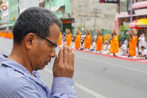 ภาพ No.128353:พิธีอัญเชิญพระบรมสารีริกธาตุ " ใจกลางเมืองนครหาดใหญ่ " เพื่อประดิษฐาน ณ มหารัตนเจดีย์สิริปทุมสวรรค์ (เจดีย์อริยพุทธะ 5 พระองค์) ศูนย์ปฏิบัติธรรมภาคใต้ อ.บางกล่ำ จ.สงขลา  วันที่ 9 มีนาคม พ.ศ.2567 (ชุดที่ 1)