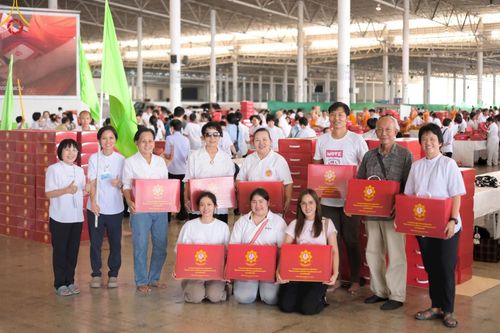 ภาพ No.212181:วันจันทร์ที่ 17 มีนาคม พ.ศ. 2568 บุญบรรจุกล่องไทยธรรม เพื่อถวายแด่พระสังฆาธิการ 40,000 กว่าวัดทั่วไทย ในวันคุ้มครองโลก 22 เมษายน พ.ศ. 2568 ณ บ้านแก้วเรือนทองคุณยายฯ วัดพระธรรมกาย