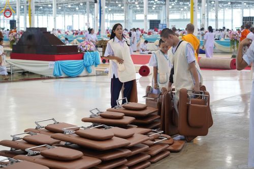 ภาพ No.59795:V.39 ทุ่มสุดใจ ธรรมชัย 80 ปี การเตรียมงาน การปฏิบัติงาน ของเจ้าหน้าที่หน่วยงานต่างๆ เพื่อพิธีฉลองอายุวัฒนมงคล 80 ปี หลวงพ่อธัมมชโย และรับถวายมหาสังฆทาน 10,000 กว่าวัดทั่วประเทศ ในวันคุ้มครองโลก จันทร์ที่ 22 เมษายน พ.ศ. 2567