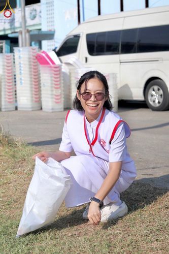 ภาพ No.205608:V.53 สารพัดV สารพัดดี ที่วัดโบสถ์บน ในโครงการธรรมยาตรา กตัญญูบูชา มหาปูชนียาจารย์ พระมงคลเทพมุนี(สด จนฺทสโร) พระผู้ปราบมาร อนุสรณ์สถาน 7 แห่ง ปีที่ 13 ระหว่างวันที่ 2-31 มกราคม พ.ศ. 2568