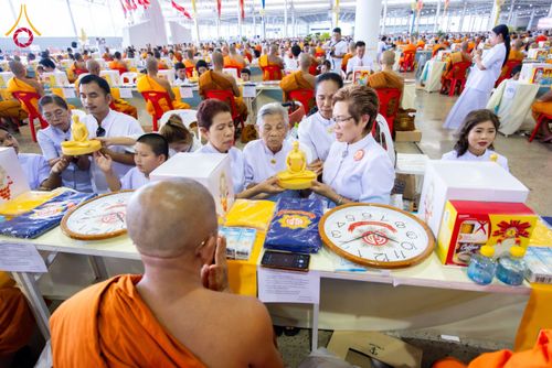 ภาพ No.60100:พิธีเจริญพระพุทธมนต์ "ฉลองอายุวัฒนมงคล 80 ปี หลวงพ่อธัมมชโย" พิธีถวายไทยธรรม คณะสงฆ์ 10,000 กว่าวัดทั่วประเทศ ในวันคุ้มครองโลก วันจันทร์ที่ 22 เมษายน พ.ศ. 2567 ณ สภาธรรมกายสากล วัดพระธรรมกาย จ.ปทุมธานี