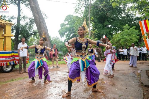 ภาพ No.140015:PhotoStory มหาศรัทธา ธรรมยาตราศรีลังกา EP.2 พิธีเปิดโครงการสยาม-ลังกา ธรรมยาตรา ฉลองเทศกาลวิสาขบูชาแห่งชาติ ศรีลังกา บูชาธรรม 80 ปีหลวงพ่อธัมมชโย เมื่อวันที่ 17 พฤษภาคม พ.ศ. 2567