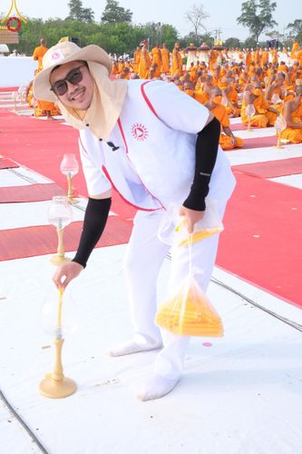 ภาพ No.130160:V.34 เพื่อธรรมเพื่อบางกล่ำ การรับบุญของเจ้าหน้าที่หน่วยงานต่างๆ  เพื่องานธรรมยาตราอัญเชิญพระบรมสารีริกธาตุ ประดิษฐาน ณ มหารัตนเจดีย์สิริปทุมสวรรค์ (เจดีย์อริยพุทธะ 5 พระองค์) ณ ศูนย์ปฏิบัติธรรมภาคใต้ อ.บางกล่ำ จ.สงขลา ระหว่างวันที่ 9-10 มีนาคม พ.ศ. 2567