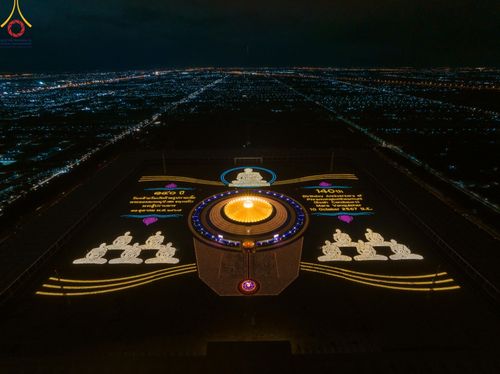 ภาพ No.160738:พิธีจุดประทีป 20,000 ดวง บูชาพระมหาธรรมกายเจดีย์ และบูชาพระมงคลเทพมุนี (สด จนฺทสโร) พระผู้ปราบมาร ณ ลานธรรม พระมหาธรรมกายเจดีย์ วัดพระธรรมกาย จ.ปทุมธานี วันที่ 10 ตุลาคม พ.ศ. 2567