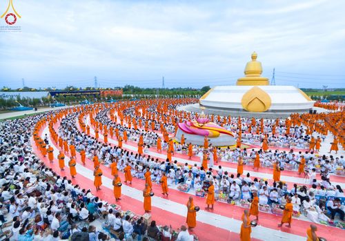 ภาพ No.118622:พิธีตักบาตรพระธรรมยาตรา ปีที่ 12 ณ อนุสรณ์สถานลำดับที่ 5 สถานที่เผยแผ่วิชชาธรรมกายครั้งแรก อนุสรณ์สถานบางปลา จ.นครปฐม วันที่ 25 มกราคม พ.ศ. 2567