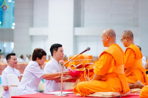 ภาพ No.167858:พิธีทอดกฐิน และ พิธีกรานกฐิน ในวันอาทิตย์ที่ 3 พฤศจิกายน พ.ศ. 2567 ณ วัดพระธรรมกาย จ.ปทุมธานี