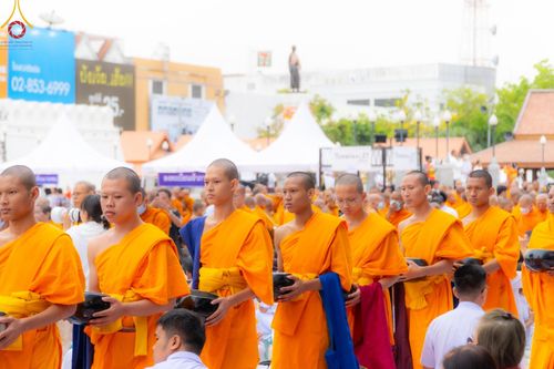 ภาพ No.126199:พิธีทำบุญเมืองนครราชสีมา ฉลอง 556 ปี ตักบาตรพระ 10,000 รูป ในวันเสาร์ที่ 2 มีนาคม พ.ศ.2567 ณ อนุสาวรีย์ท้าวสุรนารี จ.นครราชสีมา จัดโดย คณะสงฆ์จังหวัดนครราชสีมา ร่วมกับสำนักงานจังหวัดนครราชสีมา