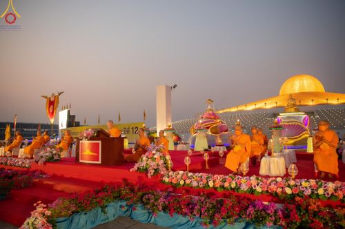 ภาพ No.122130:พิธีจุดประทีปถวายเป็นพุทธบูชา และบูชาธรรมมหาปูชนียาจารย์ พระมงคลเทพมุนี(สด จนฺทสโร) ในโครงการธรรมยาตรา กตัญญูบูชา มหาปูชนียาจารย์ พระมงคลเทพมุนี(สด จนฺทสโร) พระผู้ปราบมาร อนุสรณ์สถาน 7 แห่ง ปีที่ 12 วันที่ 31 มกราคม พ.ศ. 2567 ณ วัดพระธรรมกาย จ.ปทุมธานี