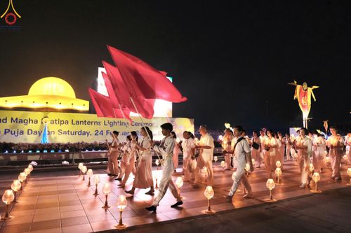 ภาพ No.124912:พิธีเวียนประทักษิณและจุดมาฆประทีป ในวันมาฆบูชา เสาร์ที่ 24 กุมภาพันธ์ พ.ศ. 2567 ณ พระมหาธรรมกายเจดีย์ วัดพระธรรมกาย