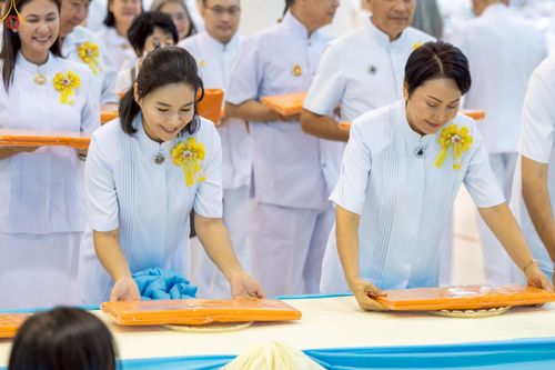 ภาพ No.240850:วันพุธที่ 27 สิงหาคม พ.ศ. 2568 พิธีทอดผ้าป่าเพื่อสร้างอาคาร  82 ปี หลวงพ่อธัมมชโย สมทบกฐินวัดพระธรรมกาย และกฐิน 30,000 วัดทั่วประเทศ ครั้งที่ 1