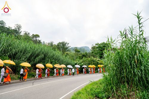 ภาพ No.226406:วันที่ 7-10 พฤษภาคม พ.ศ. 2568 โครงการเดินธรรมยาตรา สยาม-ลังกา ธรรมยาตรา ฉลองเทศกาลวิสาขบูชาแห่งชาติ ศรีลังกา บูชาธรรม 81 ปี หลวงพ่อธัมมชโย เมืองนูวราอิลิยา ประเทศศรีลังกา