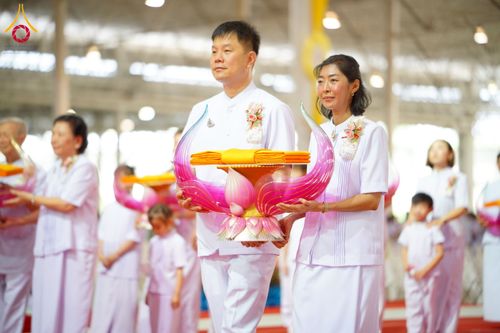 ภาพ No.215545:วันอาทิตย์ต้นเดือนที่ 6 เมษายน พ.ศ. 2568 ขบวนอัญเชิญผ้าป่าสมทบ มหาสังฆทาน 40,000 กว่าวัดทั่วประเทศ ณ สภาธรรมกายสากล วัดพระธรรมกาย