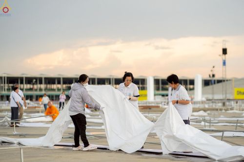 ภาพ No.225212:วันที่ 20 - 27 เมษายน พ.ศ. 2568 "ภาพแห่งความปลื้มที่ไม่มีวันจบ" คณะสงฆ์สามเณร เจ้าหน้าที่ และสาธุชน ร่วมแรงร่วมใจกันเตรียมงานและเก็บงาน เพื่อวันคุ้มครองโลก พิธีถวายมหาสังฆทานคณะสงฆ์ 40,000 กว่าวัดทั่วประเทศ