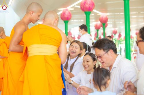 ภาพ No.136431:พิธีอุปสมบทสามเณรเตรียมสถาบันธรรมชัย รุ่นที่ 21 ณ โบสถ์พระไตรปิฏก วัดพระธรรมกาย วันเสาร์ที่ 4 พฤษภาคม พ.ศ.2567