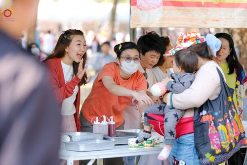 ภาพ No.194021:วัดพระธรรมกาย จัดงานวันเด็กแห่งชาติ ประจำปี พ.ศ.2568 ออกร้านอาหาร 200 ร้าน มอบของขวัญหลายหมื่นชิ้น วันที่ 12 มกราคม พ.ศ. 2568 วัดพระธรรมกาย อ.คลองหลวง จ.ปทุมธานี