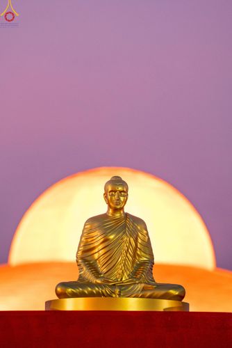 ภาพ No.79249:พิธีอัญเชิญองค์พระบรมพุทธเจ้า 24 องค์ เวียนประทักษิณรอบพระมหาธรรมกายเจดีย์ ณ วัดพระธรรมกาย  วันที่ 2 เมษายน พ.ศ. 2566