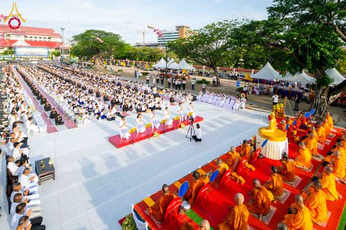 ภาพ No.329496:วันอาทิตย์ที่ 24 พฤษภาคม พ.ศ. 2569 พิธีตักบาตรพระ 1,000 รูป เพื่อถวายเป็นพุทธบูชาในเทศกาลวิสาขบูชาโลก และ ถวายเป็นพระราชกุศล  ณ ลานศิลปวัฒนธรรม เมืองปัตตานี จ.ปัตตานี