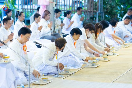 ภาพ No.292596:วันที่ 12 มกราคม พ.ศ. 2569 พิธีถวายภัตตาหารเป็นสังฆทาน แด่พระธรรมยาตรา ณ อนุสรณ์สถานมหาวิหารพระมงคลเทพมุนี (โลตัสแลนด์) อ.สองพี่น้อง จ.สุพรรณบุรี ในโครงการธรรมยาตรา กตัญญูบูชา มหาปูชนียาจารย์ พระมงคลเทพมุนี(สด จนฺทสโร) พระผู้ปราบมาร อนุสรณ์สถาน 7 แห่ง ปี