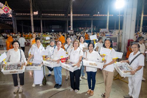 ภาพ No.303808:วันที่ 28 มกราคม พ.ศ. 2569 พิธีถวายภัตตาหารเป็นสังฆทาน แด่พระธรรมยาตรา ณ วัดพระธรรมกาย  จังหวัดปทุมธานี ในโครงการธรรมยาตรา กตัญญูบูชา มหาปูชนียาจารย์ พระมงคลเทพมุนี(สด จนฺทสโร) พระผู้ปราบมาร อนุสรณ์สถาน 7 แห่ง ปีที่ 14