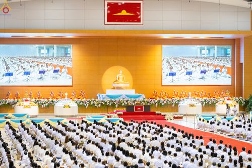 ภาพ No.311417:วันอาทิตย์ต้นเดือนที่ 1 มีนาคม พ.ศ.2569 พิธีตักบาตร และ พิธีบูชาข้าวพระ ณ สภาธรรมกายสากล วัดพระธรรมกาย