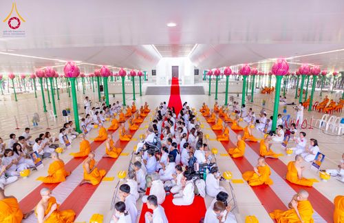 ภาพ No.298221:วันเสาร์ที่ 17 มกราคม พ.ศ. 2569 พิธีบรรพชาอุปสมบท โครงการอุปสมบทหมู่ บูชาธรรมครบ 117 ปี คุณยายอาจารย์มหารัตนอุบาสิกาจันทร์ ขนนกยูง  ณ อุโบสถพระไตรปิฎก วัดพระธรรมกาย