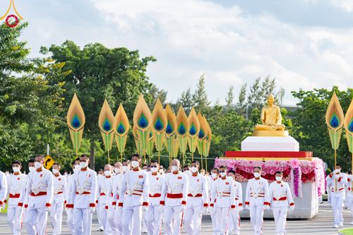 ภาพ No.89109:พิธีอัญเชิญรูปหล่อทองคำ  คุณยายอาจารย์มหารัตนอุบาสิกาจันทร์ ขนนกยูง เพื่อประดิษฐาน ณ มหาวิหารคุณยายอาจารย์ฯ เนื่องในวันครูผู้ค้นพบวิชชาธรรมกาย วันศุกร์ที่ 29 กันยายน พ.ศ. 2566