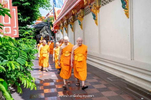 ภาพ No.342107:วันศุกร์ที่ 31 กรกฎาคม พ.ศ.2569 พระภิกษุวัดพระธรรมกาย ทำวัตรพระผู้ใหญ่เนื่องในวันเข้าพรรษา