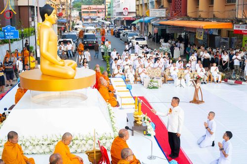 ภาพ No.343142:วันอาทิตย์ที่ 16 สิงหาคม พ.ศ.2569 พิธีตักบาตรพระ 10,000 รูป นานาชาติ ปีที่ 23 คณะสงฆ์ 4 ประเทศ 14 จังหวัดภาคใต้ น้อมถวายเป็นพุทธบูชา ทำบุญเพื่อแม่- พ่อ ณ ถนนนิพัทธ์อุทิศ 3 อ.หาดใหญ่ จ.สงขลา
