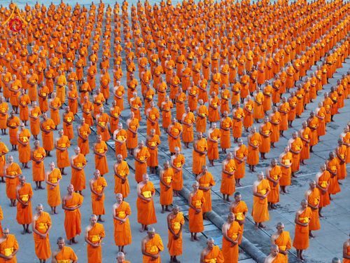 ภาพ No.285210:วันจันทร์ที่ 15 ธันวาคม พ.ศ.2568  บันทึกภาพหมู่ประวัติศาสตร์ โครงการบรรพชาอุปสมบทหมู่  รุ่นบูชาธรรมมหาปูชนียาจารย์ ประจำปี 2568 ณ ลานธรรมมหาธรรมกายเจดีย์ วัดพระธรรมกาย