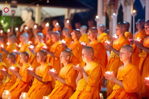 ภาพ No.297447:วันที่ 16 มกราคม พ.ศ. 2569 พิธีลอยประทีปธรรมถวายเป็นพุทธบูชา และบูชาธรรมมหาปูชนียาจารย์  ณ วัดโบสถ์บน ต.บางคูเวียง จ.นนทบุรี อนุสรณ์สถานลำดับที่ 4 สถานที่เกิดด้วยกายธรรม ในโครงการธรรมยาตรา กตัญญูบูชา มหาปูชนียาจารย์ พระมงคลเทพมุนี(สด จนฺทสโร) พระผู้ปราบม