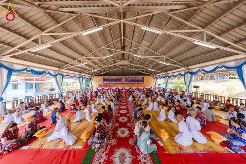 ภาพ No.317671:วันพฤหัสบดีที่ ๒ เมษายน พ.ศ.๒๕๖๙ พิธีบรรพชาสามเณรภาคฤดูร้อน น้อมบูชาธรรมอายุวัฒนมงคล ๘๒ ปี หลวงพ่อธัมมชโย และ ถวายเป็นพระราชกุศลแด่ สมเด็จพระกนิษฐาธิราชเจ้ากรมสมเด็จพระเทพรัตน์ราชสุดาฯ สยามบรมราชกุมารี รุ่นที่ ๑๓ ณ วัดทุ่งเจริญธรรม อำเภออมก๋อย จังหวัดเชี