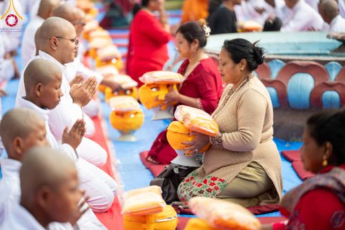 ภาพ No.313428:วันพฤหัสบดีที่ 12 มีนาคม พ.ศ. 2569 พิธีมอบบาตรและผ้าไตรในโครงการบรรพชาสามเณร 500 รูป  ณ นาคบาฮาล (Nagbahal) ประเทศเนปาล