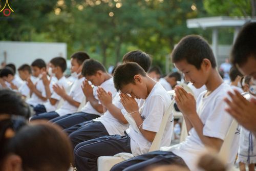 ภาพ No.78405:พิธีตัดปอยผม โครงการหน่อแก้วเปรียญธรรมรุ่นที่ 11  วันที่ 26 มีนาคม พ.ศ.2566  ณ หมู่กุฏิสามเณร อาคารค่ายจองแชมป์ วัดพระธรรมกาย