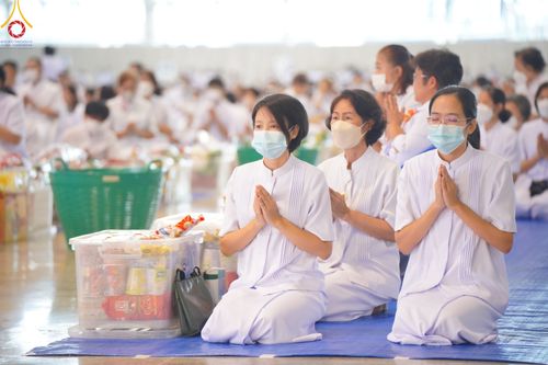 ภาพ No.78800:พิธีตักบาตร ข้าวสารอาหารแห้ง พิธีบูชาข้าวพระ ในวันอาทิตย์ต้นเดือนที่ 2 เมษายน พ.ศ. 2566